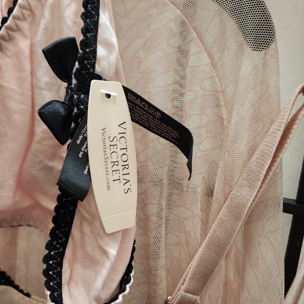 NEW! VS Intimates 2pcs - Picture 8 of 9